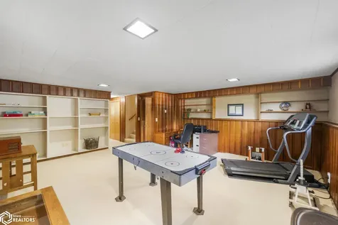 38 Country Circle Mason City IA 50401