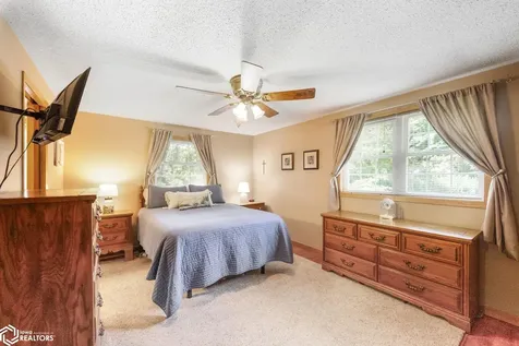 38 Country Circle Mason City IA 50401