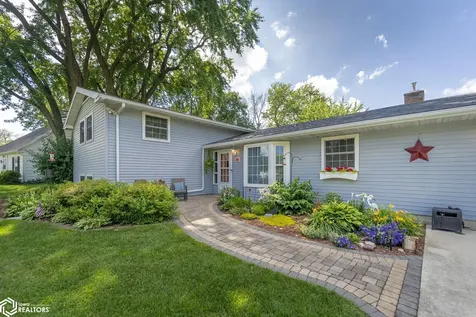 38 Country Circle Mason City IA 50401