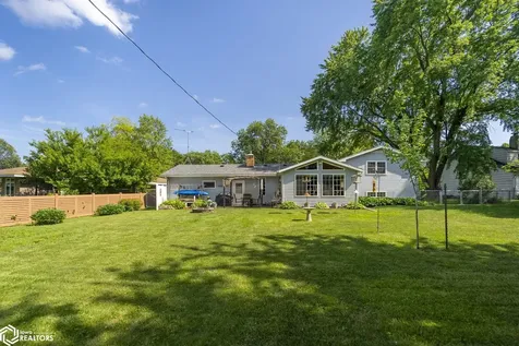 38 Country Circle Mason City IA 50401