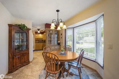 38 Country Circle Mason City IA 50401