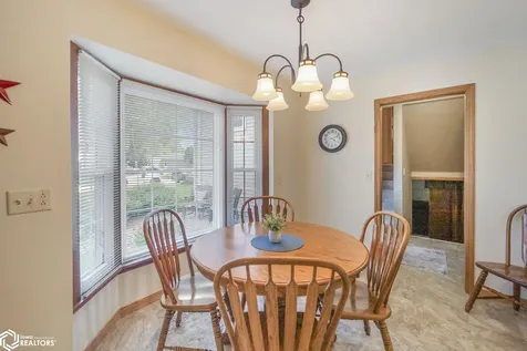 38 Country Circle Mason City IA 50401
