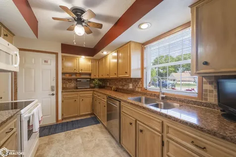 38 Country Circle Mason City IA 50401