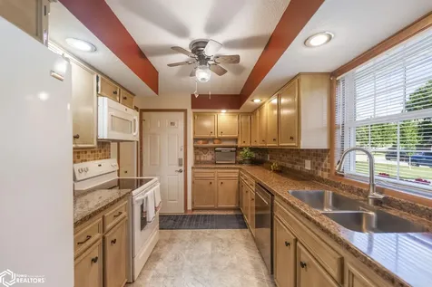38 Country Circle Mason City IA 50401
