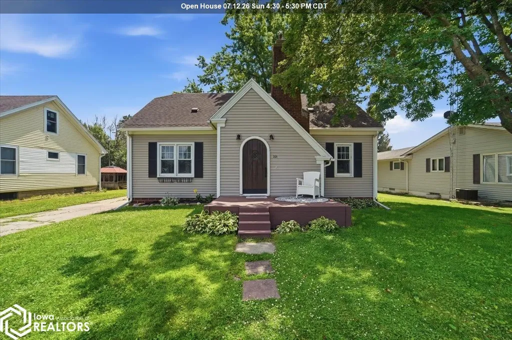 221 W Maple Street Hubbard IA 50122