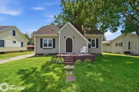 221 W Maple Street Hubbard IA 50122