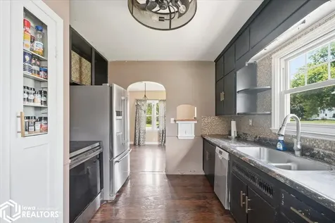 221 W Maple Street Hubbard IA 50122
