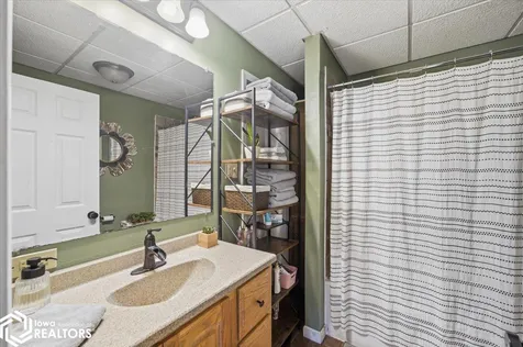 221 W Maple Street Hubbard IA 50122