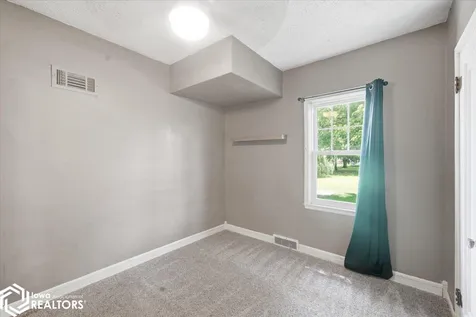 221 W Maple Street Hubbard IA 50122