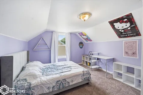 221 W Maple Street Hubbard IA 50122