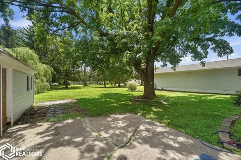 221 W Maple Street Hubbard IA 50122