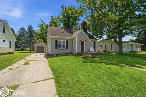221 W Maple Street Hubbard IA 50122