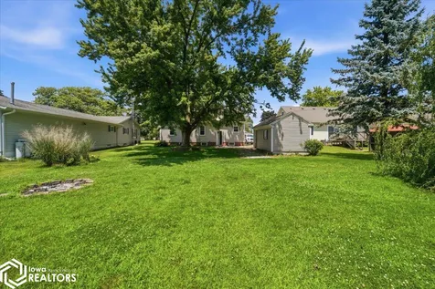 221 W Maple Street Hubbard IA 50122