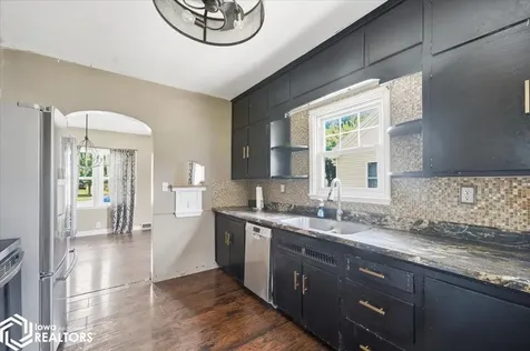 221 W Maple Street Hubbard IA 50122