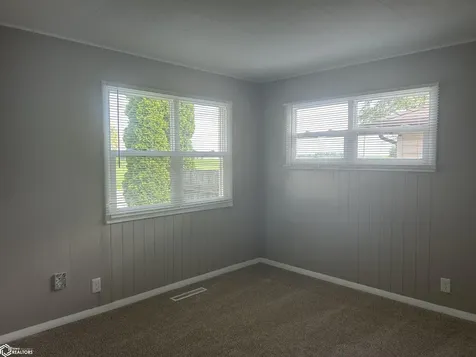 511 5th Street SW Hampton IA 50441