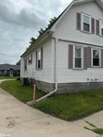 910 16th Street Eldora IA 50627