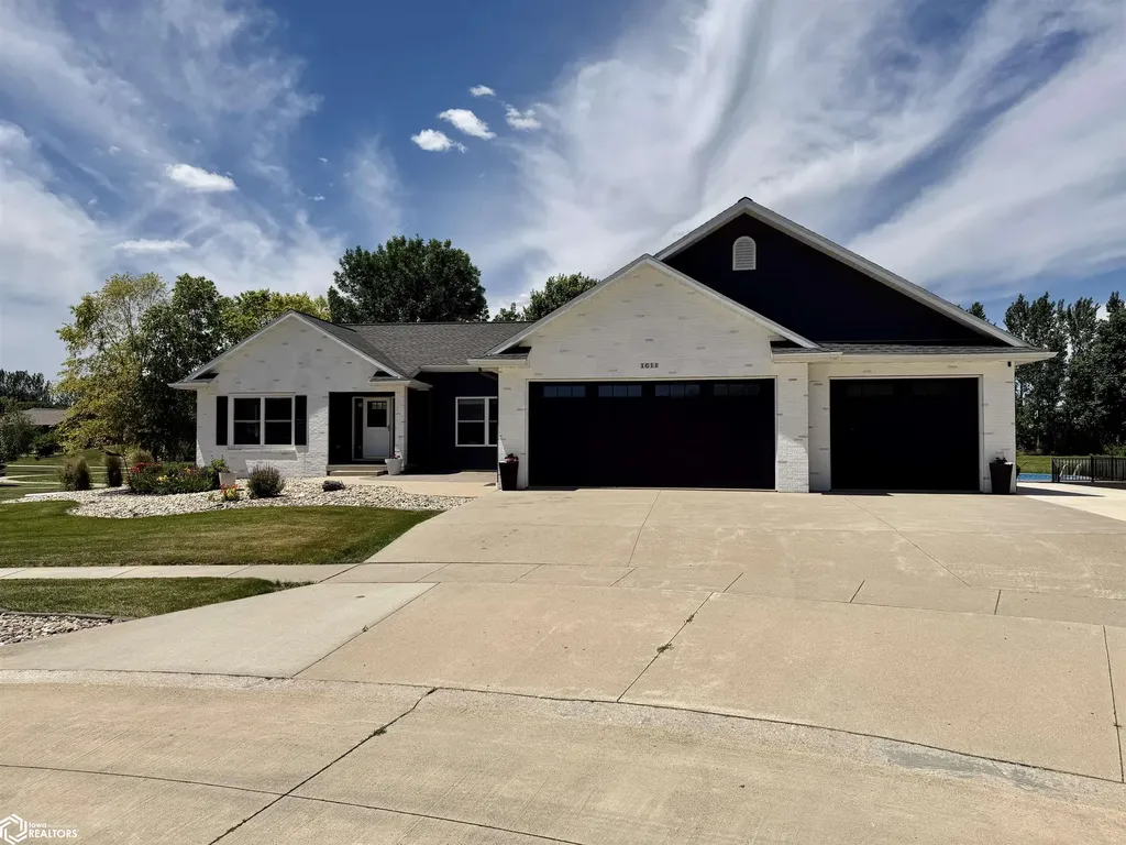 1611 Willow Place Clear Lake IA 50428