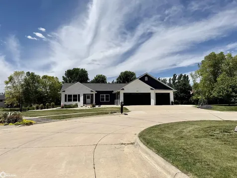1611 Willow Place Clear Lake IA 50428