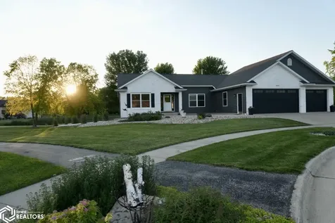1611 Willow Place Clear Lake IA 50428