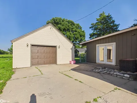2406 N Court Street Ottumwa IA 52501