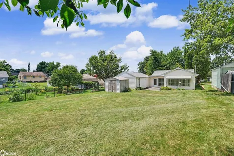 1012 S 7th Avenue Marshalltown IA 50158