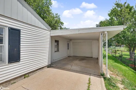 1012 S 7th Avenue Marshalltown IA 50158