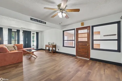 1012 S 7th Avenue Marshalltown IA 50158