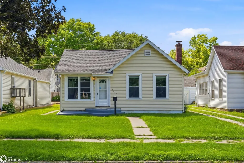 1227 N 6th Street Burlington IA 52601
