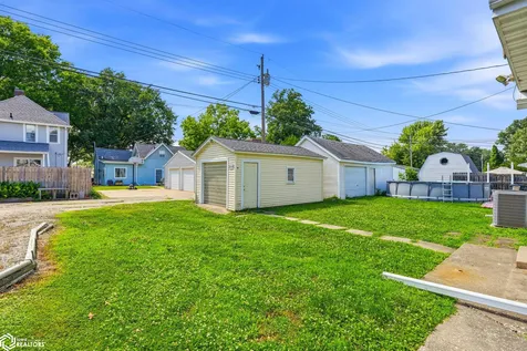 1227 N 6th Street Burlington IA 52601