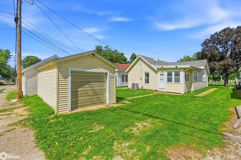 1227 N 6th Street Burlington IA 52601