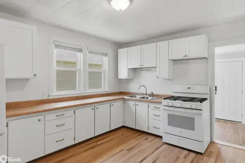1227 N 6th Street Burlington IA 52601
