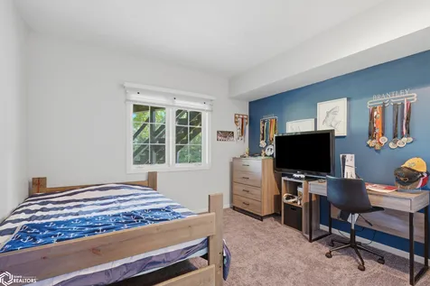 11091 Oak Ridge Road Burlington IA 52601