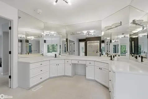 11091 Oak Ridge Road Burlington IA 52601