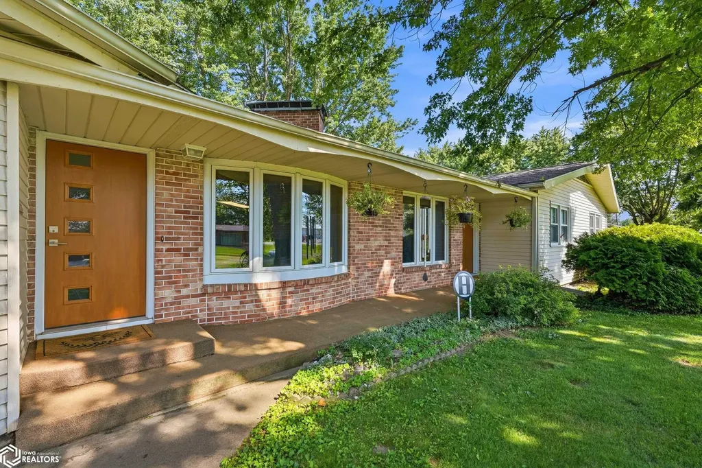 304 S Cedar Street Wapello IA 52653