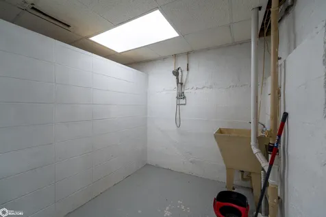 411 Hughes Street Marshalltown IA 50158