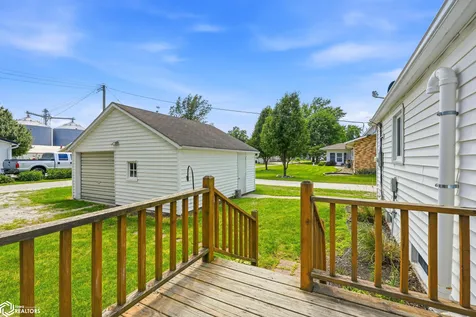 207 W Cummings Wayland IA 52654