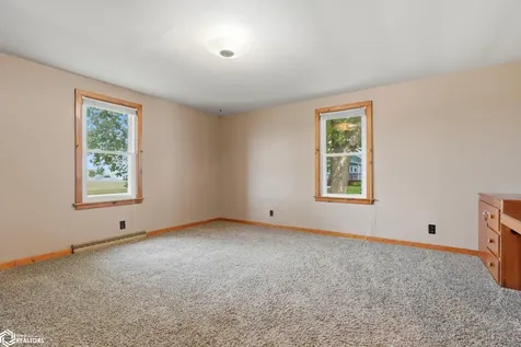 207 W Cummings Wayland IA 52654