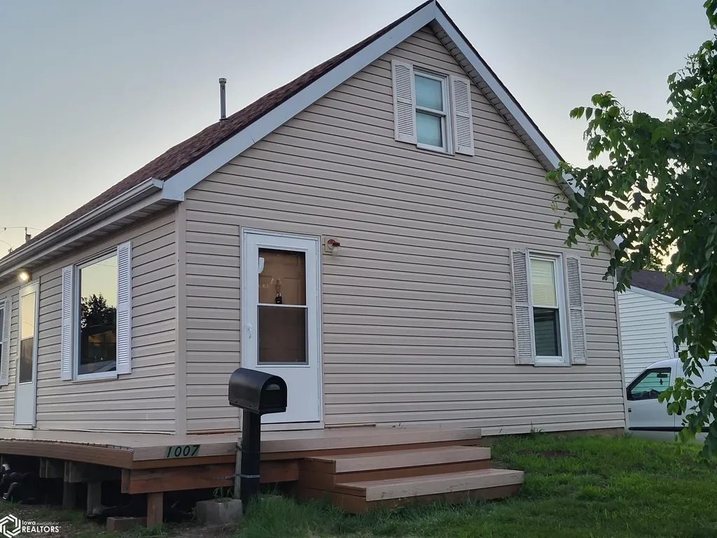 1007 S 7th Avenue Marshalltown IA 50158