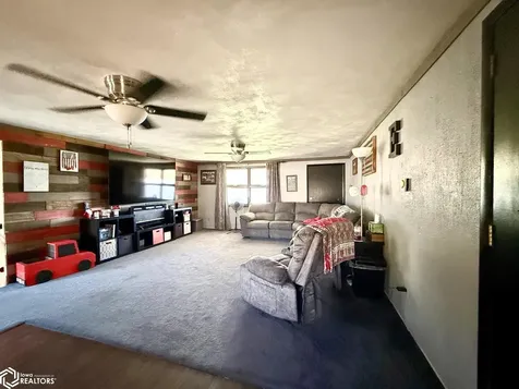307 S Mulberry Street Richland IA 52585