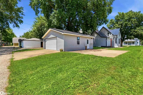 413 E Wheeler Street West Burlington IA 52655