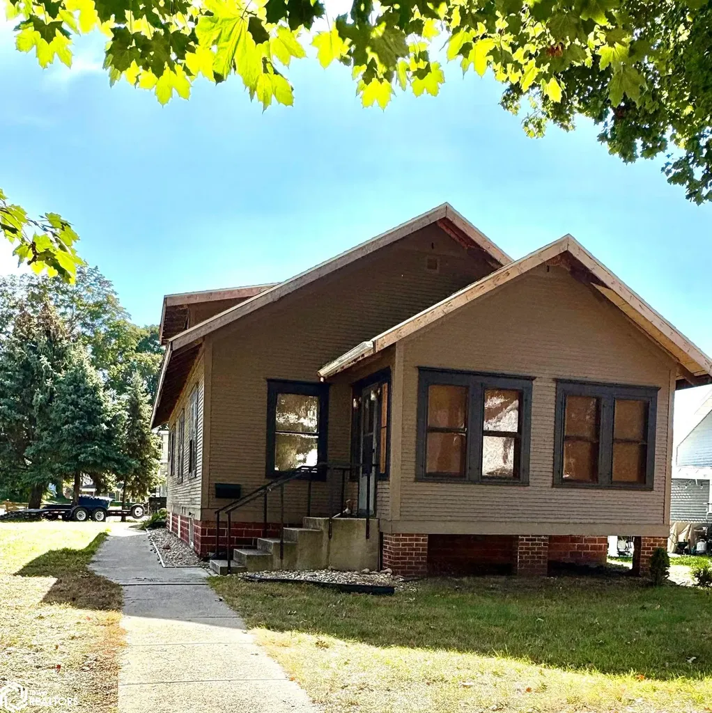 608 E North Street Algona IA 50511
