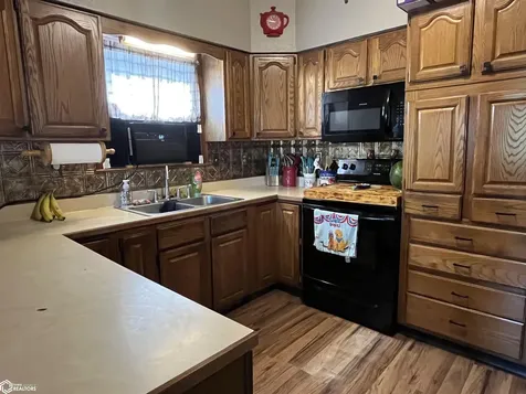 521 S 2nd Street Albia IA 52531