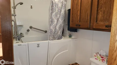 1787 Gilmore Avenue New Hampton IA 50659