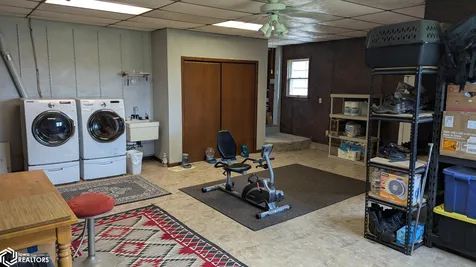 1787 Gilmore Avenue New Hampton IA 50659