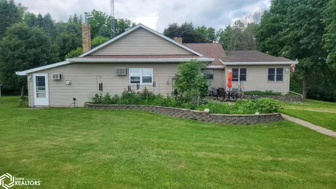 1787 Gilmore Avenue New Hampton IA 50659