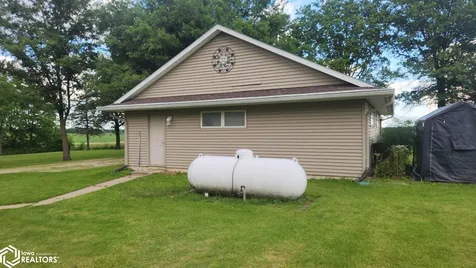 1787 Gilmore Avenue New Hampton IA 50659