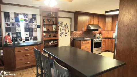 1787 Gilmore Avenue New Hampton IA 50659