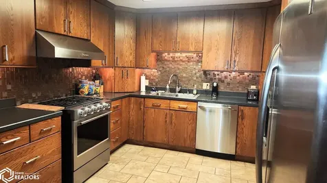 1787 Gilmore Avenue New Hampton IA 50659