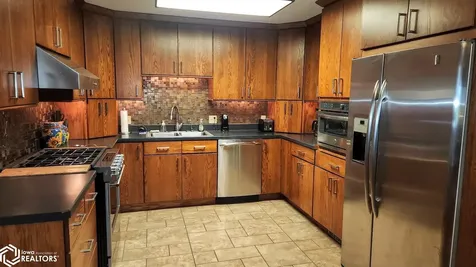 1787 Gilmore Avenue New Hampton IA 50659