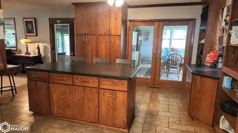 1787 Gilmore Avenue New Hampton IA 50659